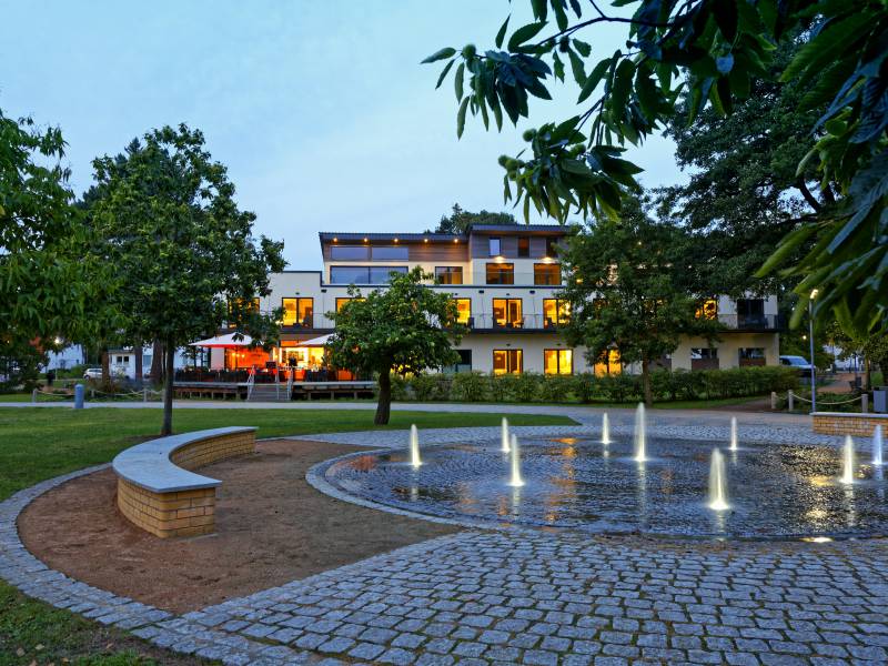 Hotel am Kurpark Zinnowitz vom Kurpark aus gesehen